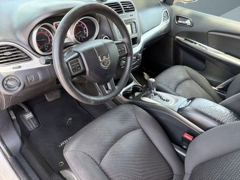 Used 2017 Dodge Journey SE FWD image 4