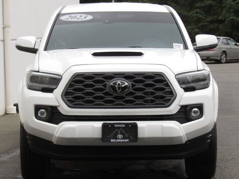 Certified 2023 Toyota Tacoma TRD Sport AWD/4WD image 3