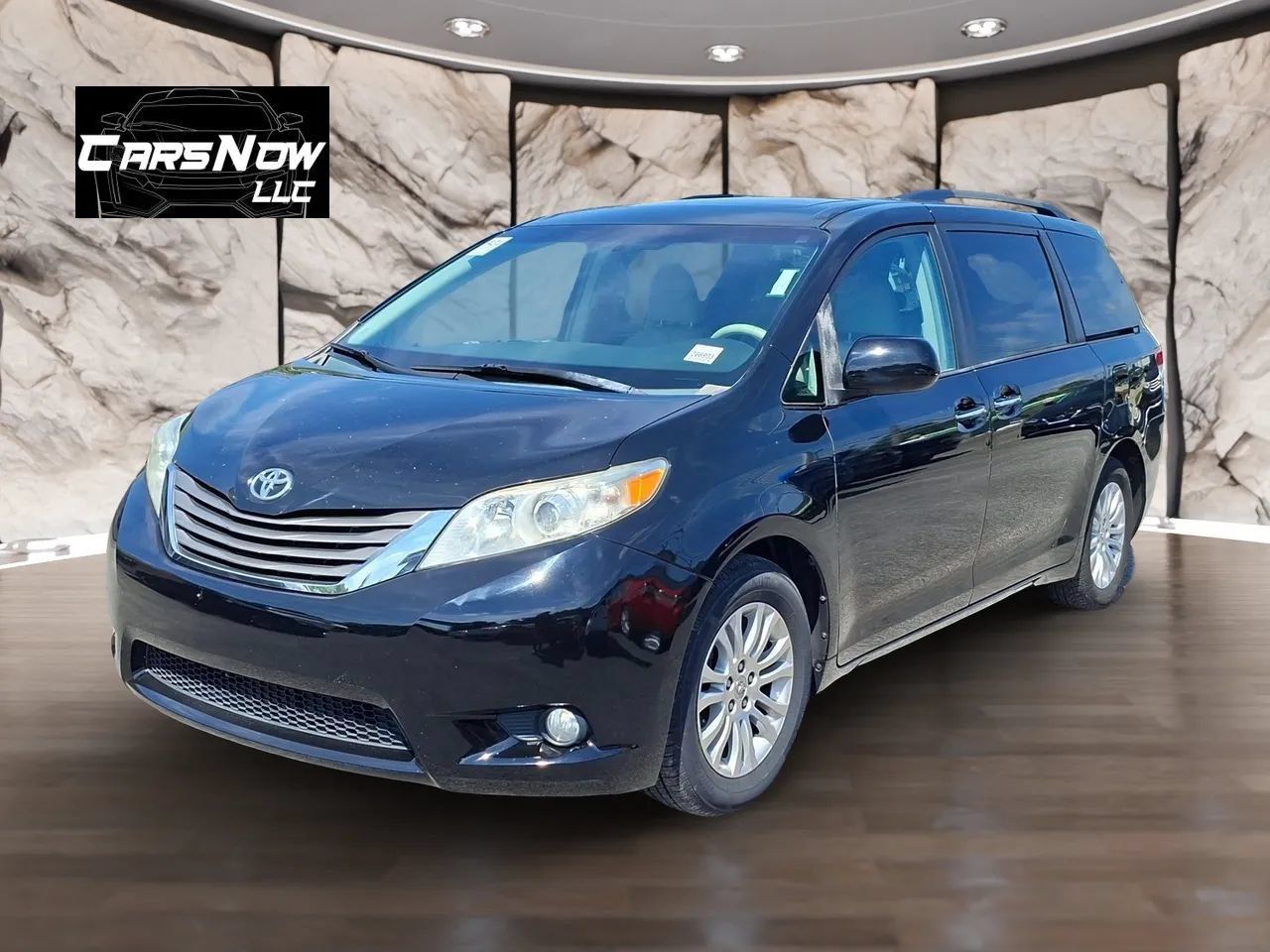Used 2014 Toyota Sienna XLE FWD image 3