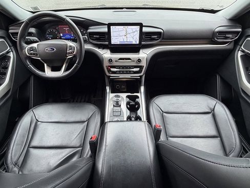 Used 2022 Ford Explorer XLT w/ Equipment Group 202A image 17