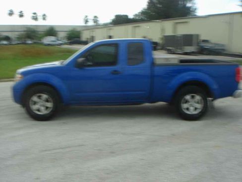 Used 2013 Nissan Frontier SV image 4