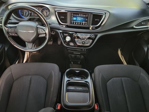Used 2020 Chrysler Pacifica Touring w/ S Appearance Package FWD image 25