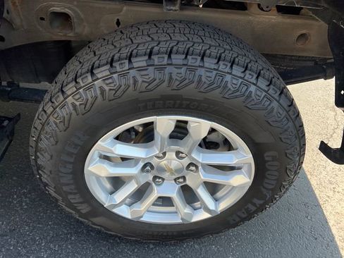 Certified 2022 Chevrolet Silverado 1500 LT AWD/4WD image 25