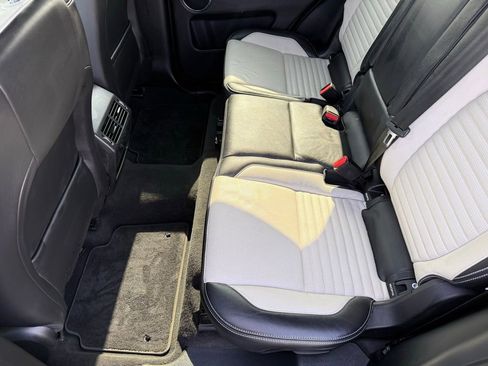 Used 2022 Land Rover Discovery Sport SE R-Dynamic image 12