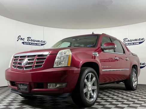 Used 2007 Cadillac Escalade EXT w/ Information Package AWD/4WD image 2