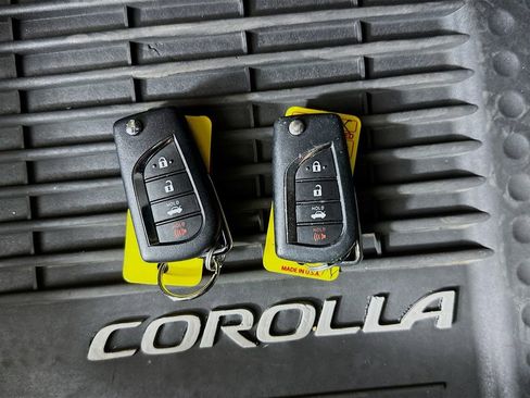 Certified 2020 Toyota Corolla LE FWD image 34