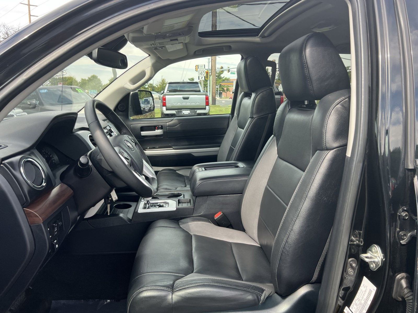 Used 2018 Toyota Tundra Limited w/ Limited Premium Package AWD/4WD image 13