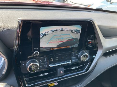 Used 2023 Toyota Highlander XLE image 14