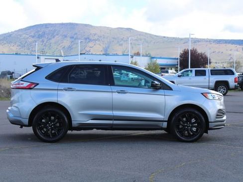 Used 2023 Ford Edge SE w/ Black Appearance Package image 8