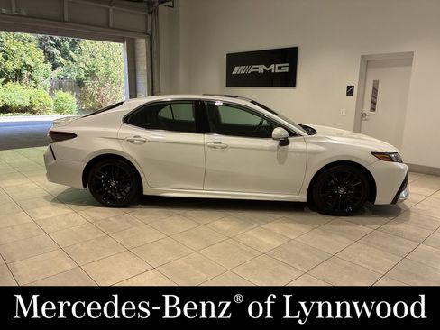 Used 2022 Toyota Camry XSE w/ Navigation Upgrade Package FWD image 3