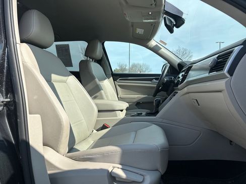 Used 2023 Volkswagen Atlas SE w/ Black Wheel Package image 16