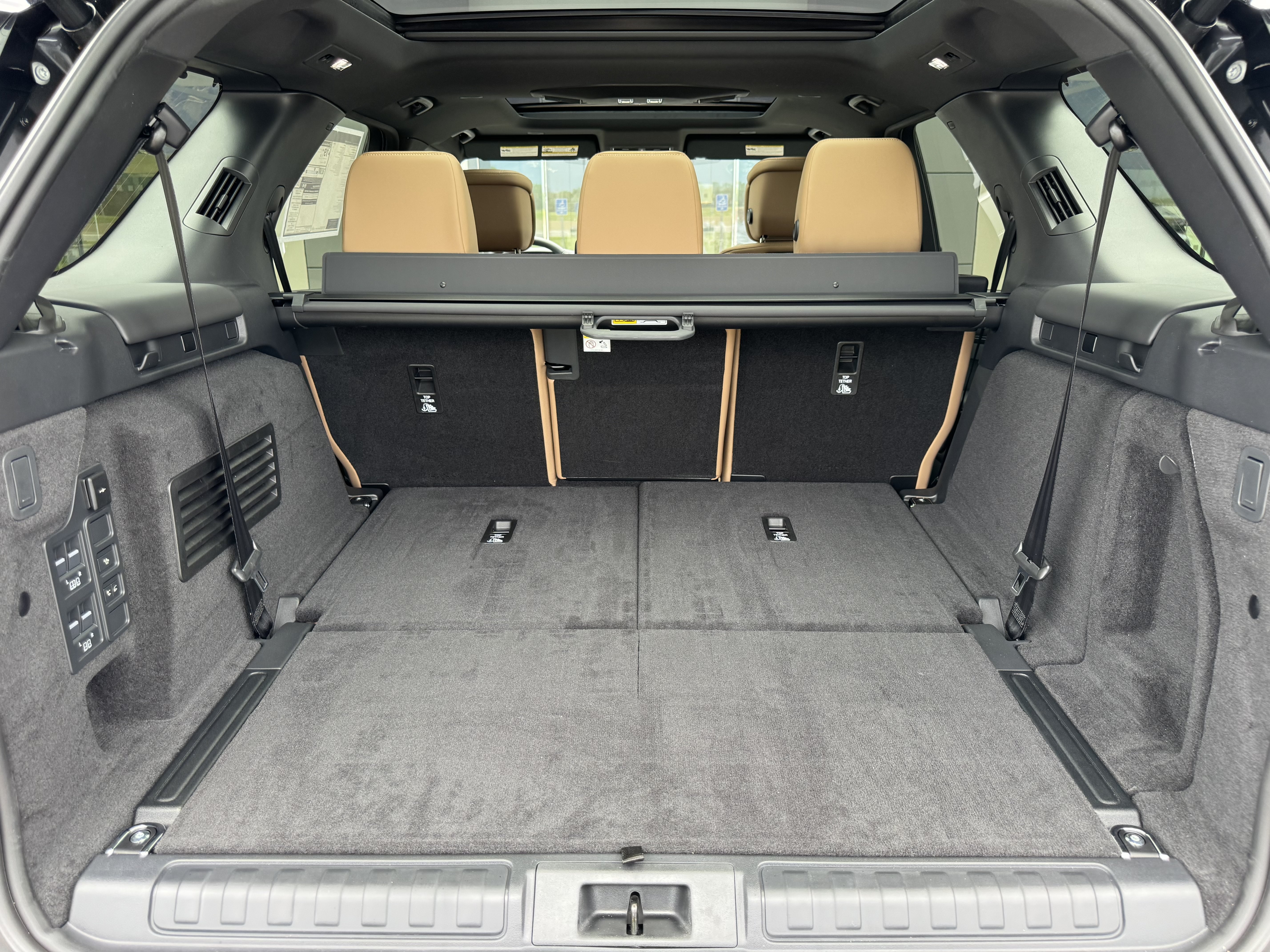 New 2026 Land Rover Discovery Limited Edition AWD/4WD image 32