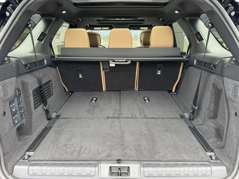 New 2026 Land Rover Discovery Limited Edition AWD/4WD image 32