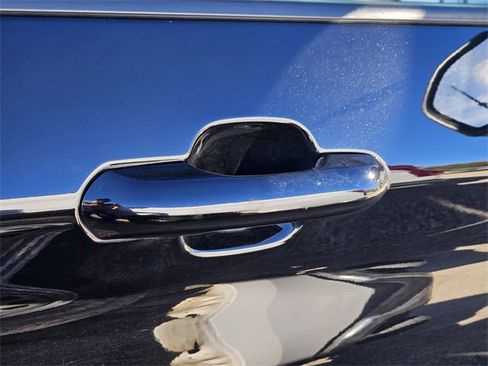 Used 2024 Ford Explorer XLT w/ Equipment Group 202A image 4