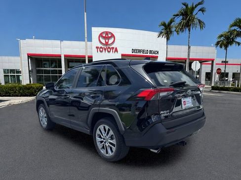 Certified 2022 Toyota RAV4 XLE Premium FWD image 5