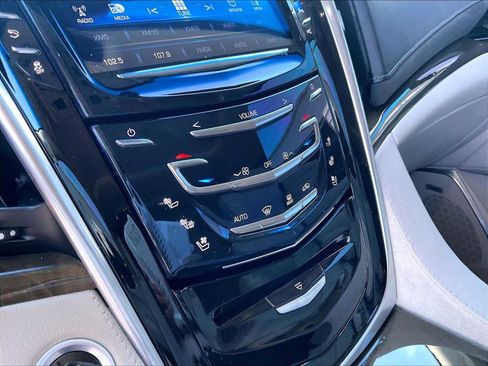 Used 2019 Cadillac Escalade Luxury AWD/4WD image 34