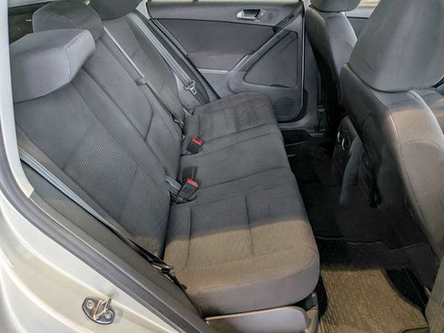 Used 2014 Volkswagen Tiguan S image 18