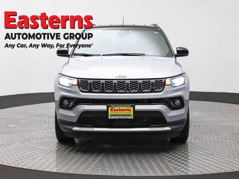 Used 2025 Jeep Compass Limited AWD/4WD image 2