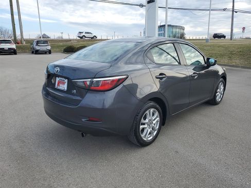 Used 2017 Toyota Yaris iA image 4