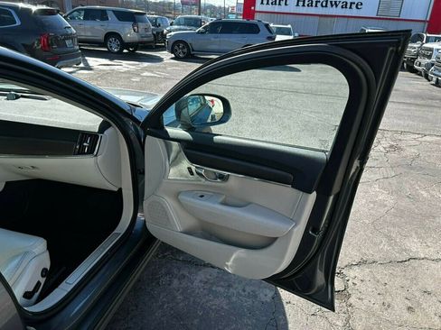 Used 2018 Volvo V90 T6 Cross Country image 21