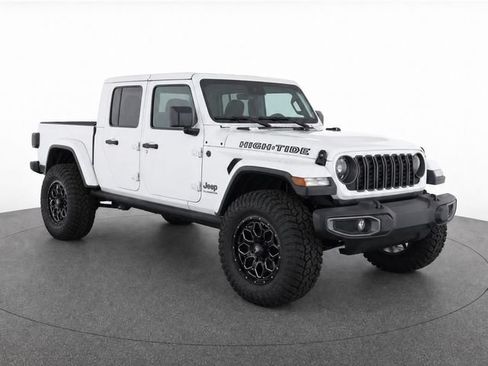 Used 2025 Jeep Gladiator Sport AWD/4WD image 2