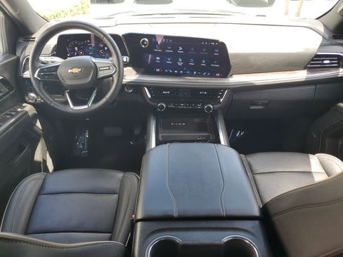 Used 2025 Chevrolet Tahoe Premier AWD/4WD image 17