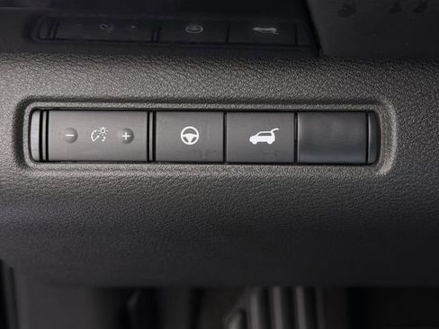 Used 2025 Nissan Pathfinder SV FWD image 20