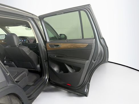 Used 2025 Volkswagen Atlas SE AWD/4WD image 30