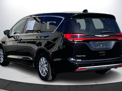 Certified 2024 Chrysler Pacifica Touring-L image 7