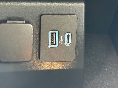 Used 2022 Ford Explorer XLT w/ Equipment Group 202A image 15