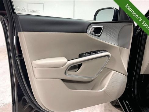 Used 2025 Kia Soul LX w/ LX Technology Package FWD image 21