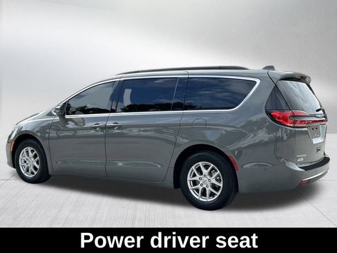 Certified 2022 Chrysler Pacifica Touring-L image 8