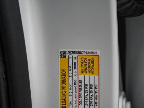 Used 2023 Chevrolet Silverado 1500 LT AWD/4WD image 39