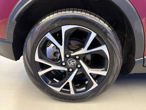 Used 2018 Toyota C-HR XLE FWD image 9