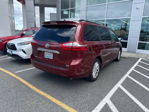 Used 2017 Toyota Sienna Limited Premium AWD/4WD image 12