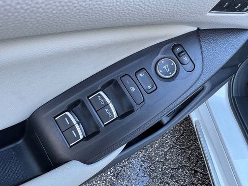 Used 2018 Honda Accord Touring image 12