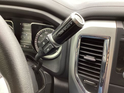 Used 2017 Nissan Titan SV RWD image 23