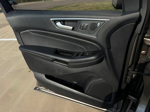 Used 2019 Ford Edge Titanium FWD image 24