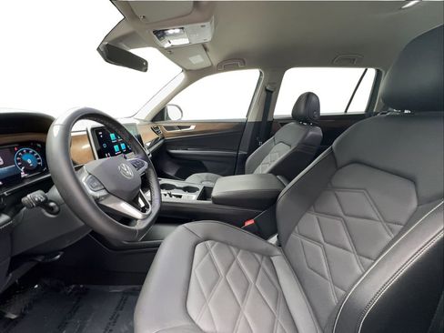 Used 2025 Volkswagen Atlas SE FWD image 19