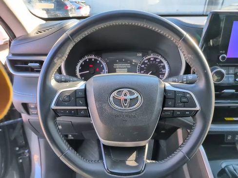 Used 2024 Toyota Highlander XLE image 20