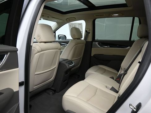 Used 2021 Cadillac XT6 Premium Luxury FWD image 26
