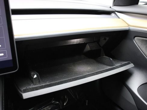 Used 2022 Tesla Model 3 Standard Range image 29