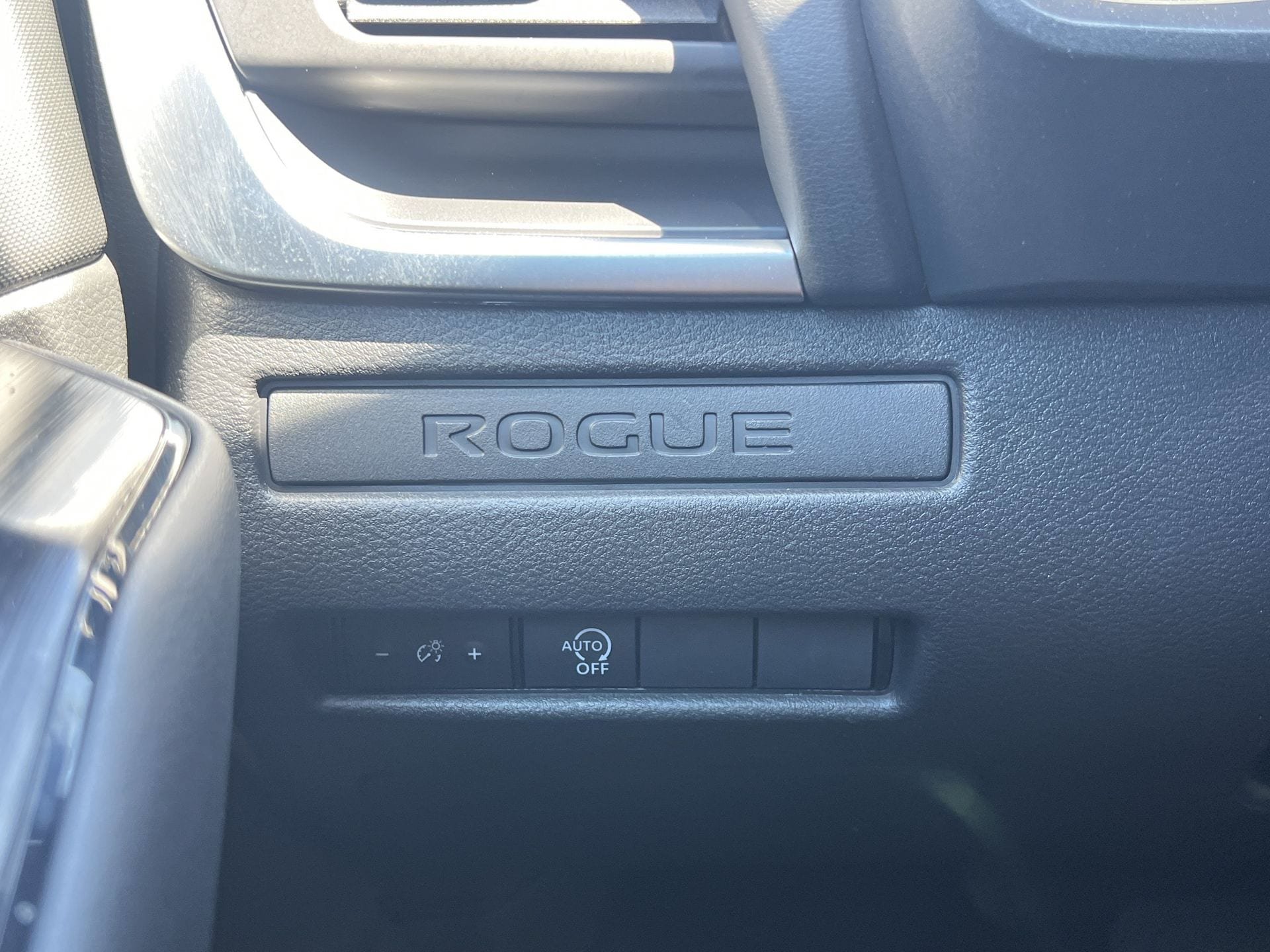Used 2026 Nissan Rogue S FWD image 12