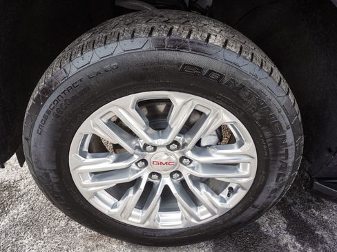 Used 2023 GMC Yukon SLT w/ SLT Premium Package image 8