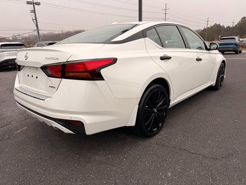 Certified 2021 Nissan Altima 2.5 Platinum image 5