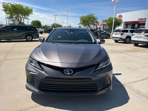 Used 2022 Toyota Camry LE image 2