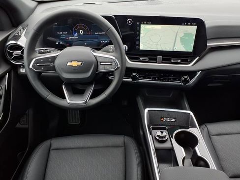 New 2026 Chevrolet Equinox LT w/ Convenience Package II FWD image 12