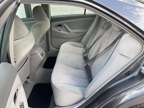 Used 2011 Toyota Camry LE FWD image 23
