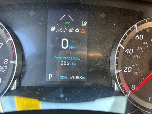 Used 2022 Toyota Highlander LE FWD image 24