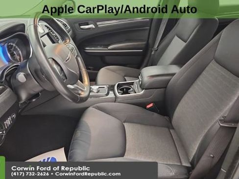 Used 2021 Chrysler 300 Touring w/ Driver Convenience Group image 13